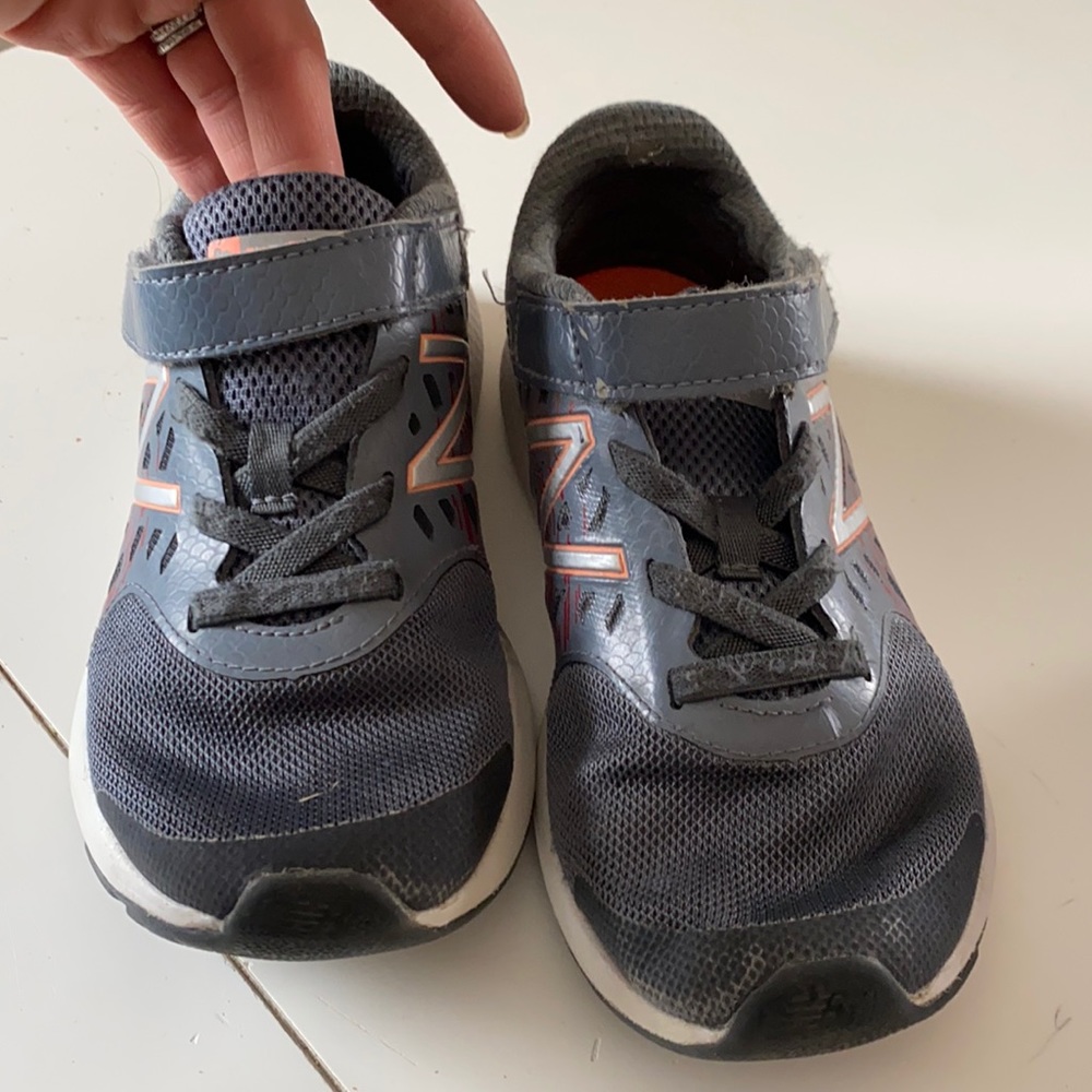 New balance grey tennis shoe